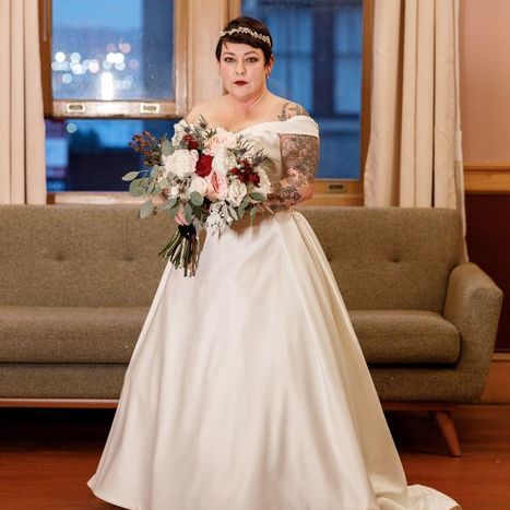 Buy Wholesale Jewel Tone Winter NYE Wedding in Bulk FiftyFlowers