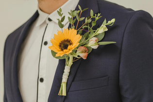 8 Fall Boutonniere Looks with Bonus DIY Tutorial featured image fall sunflower boutonniere 