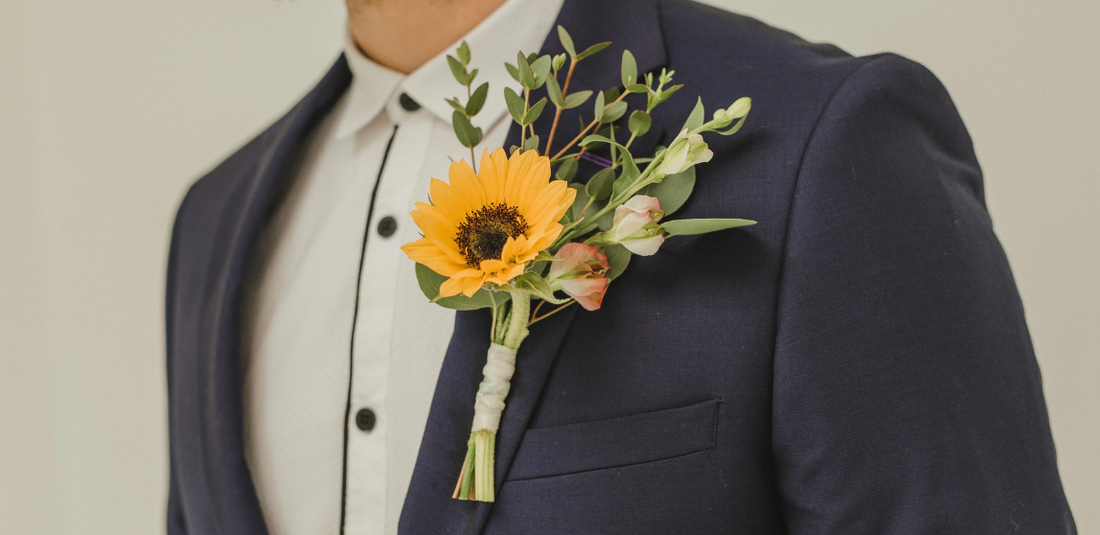 8 Fall Boutonniere Looks with Bonus DIY Tutorial featured image fall sunflower boutonniere 