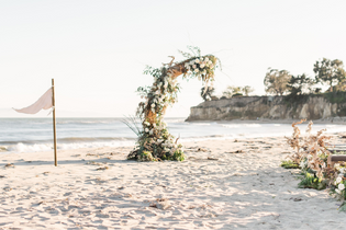 The 10 Best Beach Flowers for Your Wedding
