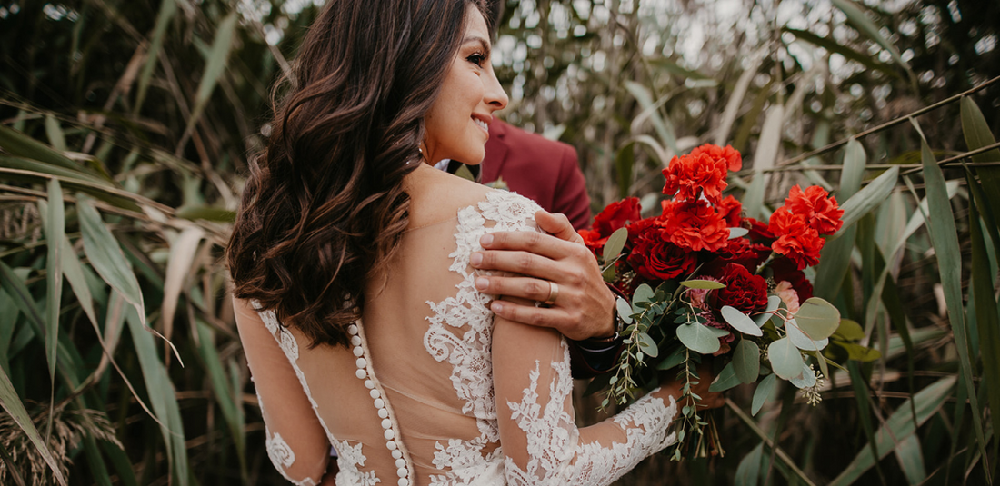 DIY Wedding Flower Guide wedding couple with red carnations