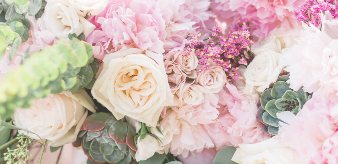 DIY Wedding Planning: A Stress-Free Flower Story featured image pink and white arrangement