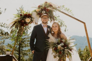 DIY Wedding Arch Featured Image mountain wedding with hexagon arch with floral focal points