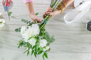 woman creating a DIY wedding bouquet