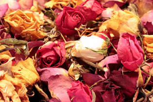 How to make potpourri, pile of dried rose petals