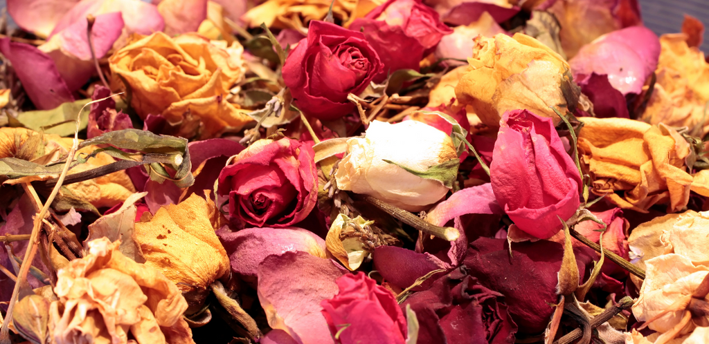 Homemade Potpourri with Rose Petals and Lavender