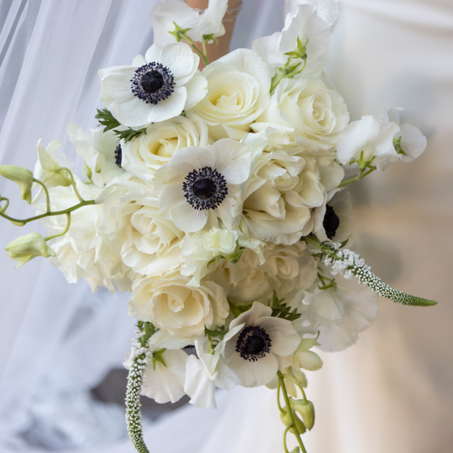 Black & White Romance: Omni Montelucia Scottsdale Wedding