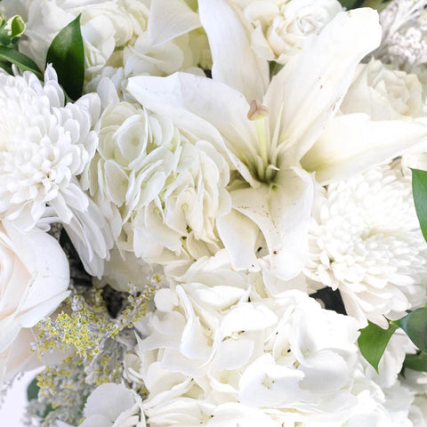 Bridal Table Arrangement Fresh White Flowers Close Up - Image