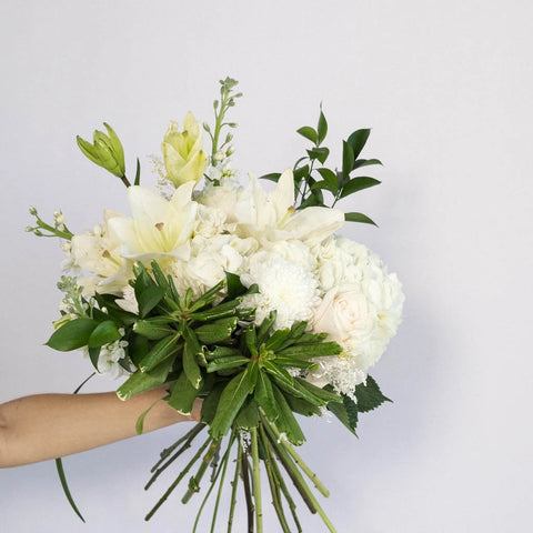 Bridal Table Arrangement Fresh White Flowers Hand - Image