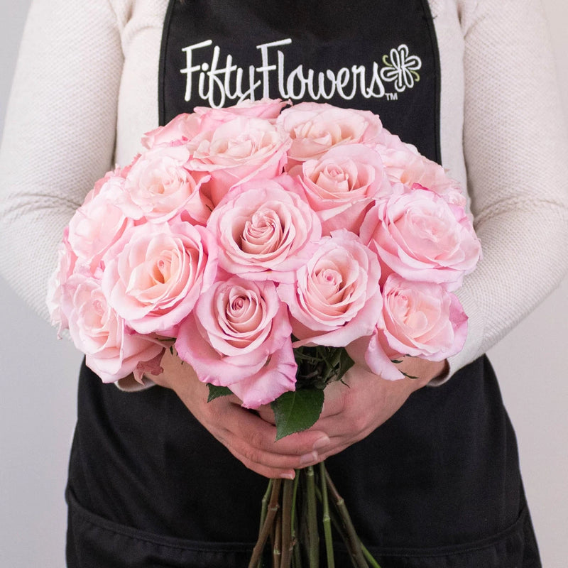 Cielo Light Pink Roses in Hand