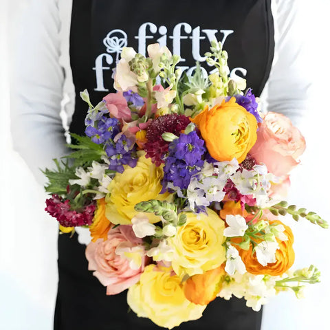 Country Charm Flower Centerpiece Apron - Image