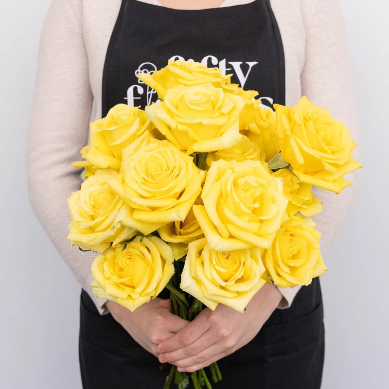 Fresh European Cut Yellow Roses For Your House Apron - Image