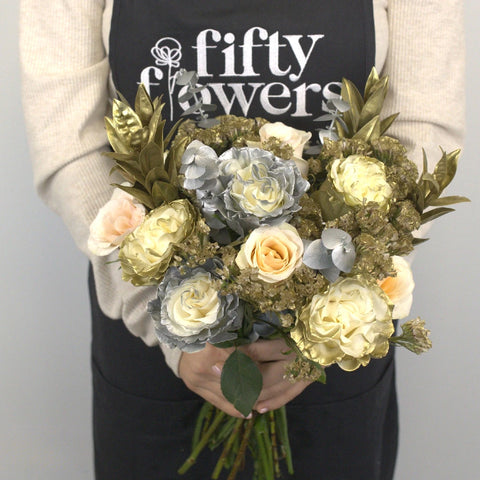 Glitz And Glam Roses Centerpieces Apron - Image