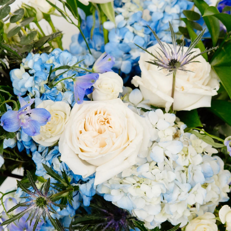 Hydrangea Hues Flower Centerpiece Hand - Image