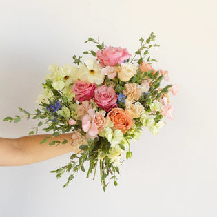 Impressive Daydream Flower Bouquet Hand - Image