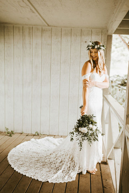 Create a Organic Hawaiian Wedding theme | FiftyFlowers Create a Organic Hawaiian Wedding theme | FiftyFlowers