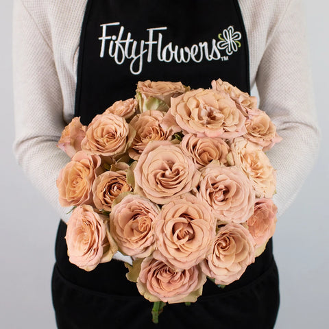 Mauve Spray Garden Rose Flower Bunch in Hand