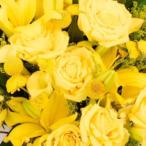 Mellow Yellow Centerpiece Hand - Image