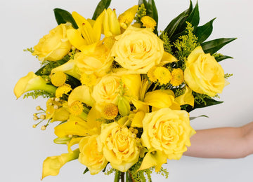 Mellow Yellow Flower Bouquet Hand - Image