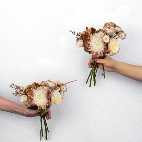 Mocha Mousse Bouquet Bar Flower Kit Apron - Image