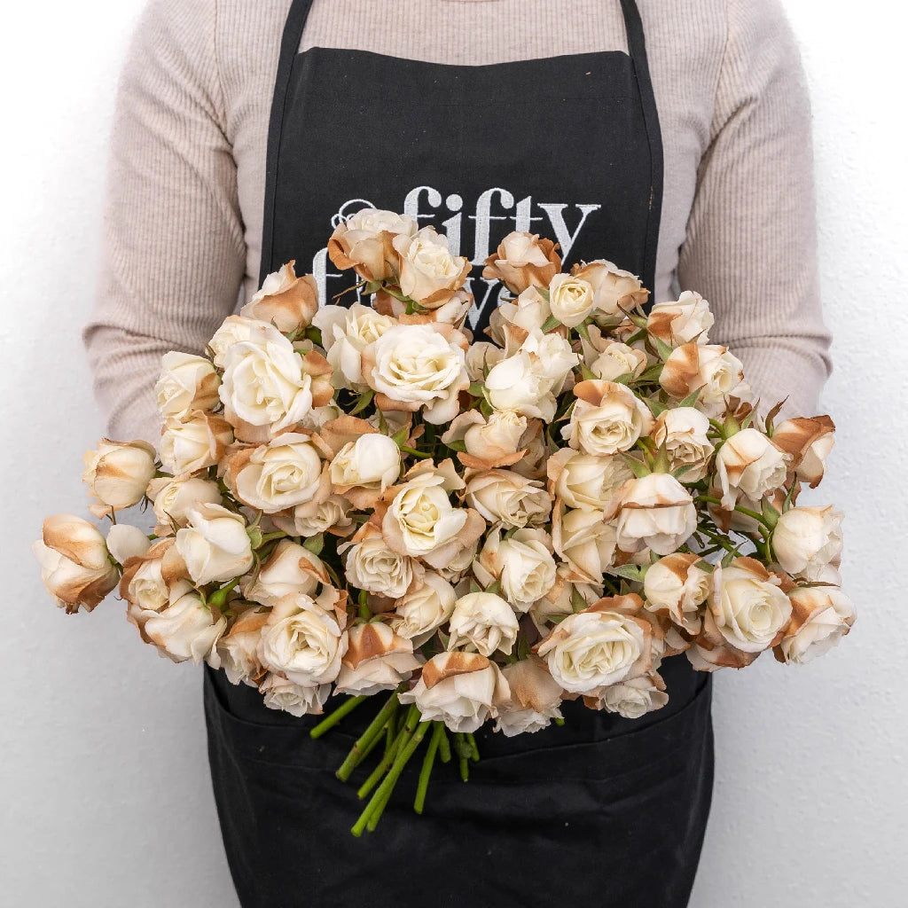 mocha-mousse-ivory-spray-roses