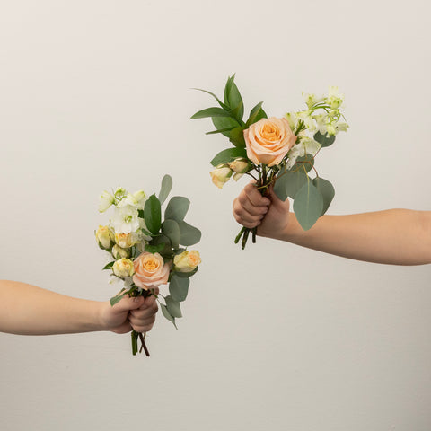 Peachy Keen Bouquet Bar Flower Kit Vase - Image