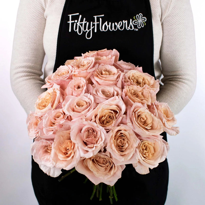 Pink Shimmer Rose Flower Bunch in Hand