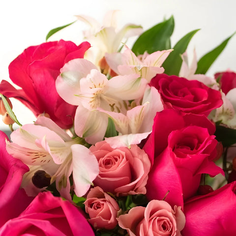 Pour The Rose Fresh Flower Bouquet Close Up - Image