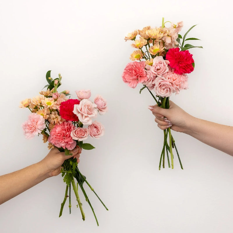 Shades Of Pink Bouquet Bar Kit Hand - Image
