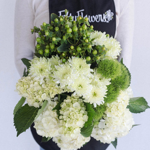 Simple Garden Fresh Centerpieces Apron - Image