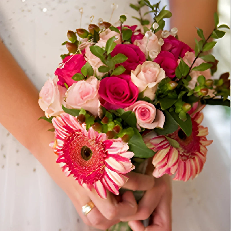 Rose Gerbera and Spray Rose Wholesale DIY Flower Kit In a Hand