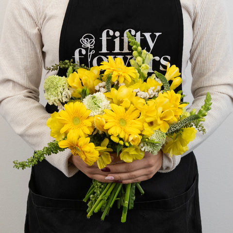 Yellow And White Sunshine Centerpieces Apron - Image