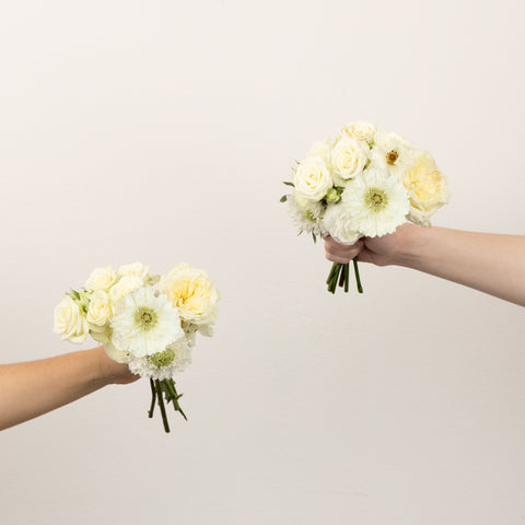 Cloud Dancer Bouquet Bar Flower Kit Vase - Image