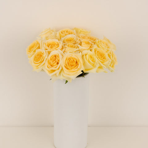 Creme De La Creme Rose Bouquet Vase - Image