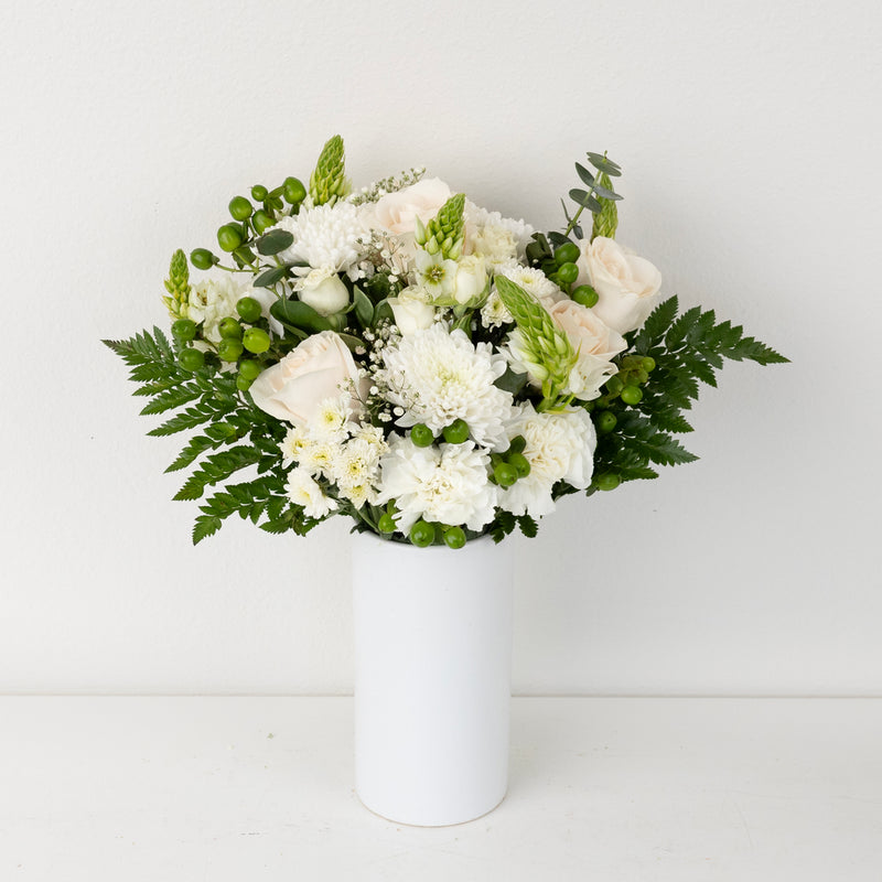 White Wedding Table Flower Bouquet Vase - Image