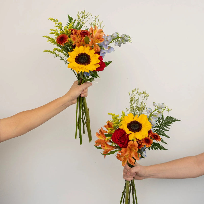 Red Meets Sunflower Bouquet Bar Flower Kit Hand - Image