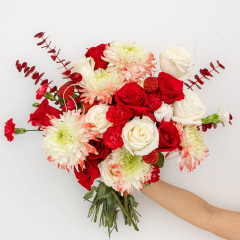 Scarlett Red Flower Bouquet Hand - Image