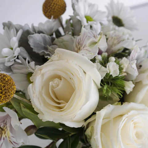 Touch Of Gold Mini Flower Bouquet Hand - Image