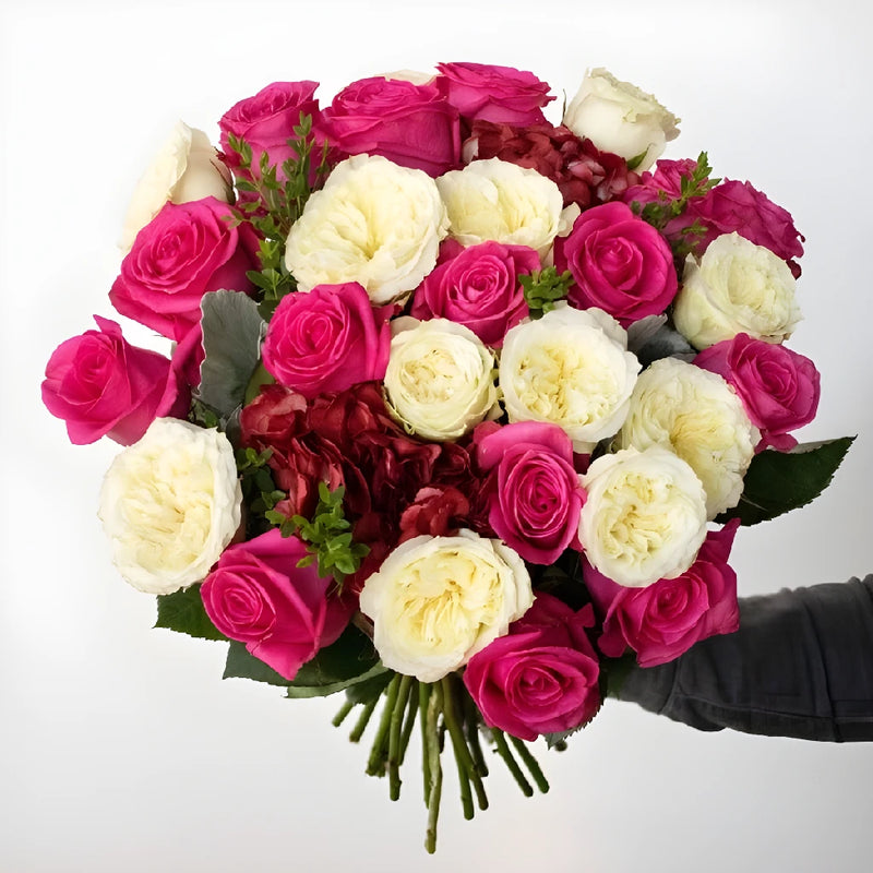 Valentines Day Pretty Pink Rose Bouquets Hand - Image