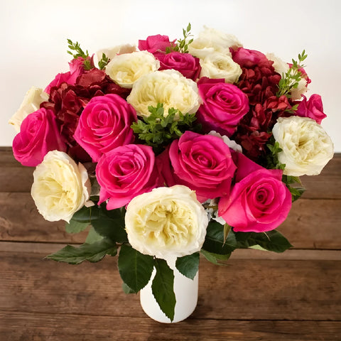 Valentines Day Pretty Pink Rose Bouquets Vase - Image