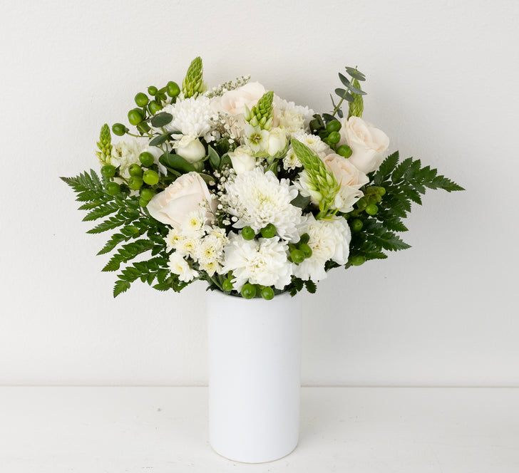 White Wedding Table Flower Bouquet Vase - Image