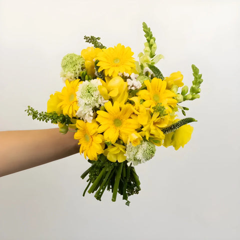 Yellow And White Sunshine Diy Flower Kit Apron - Image