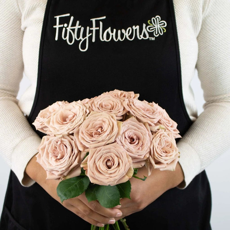 Mocca Mauve Rose Flower Bunch in Hand
