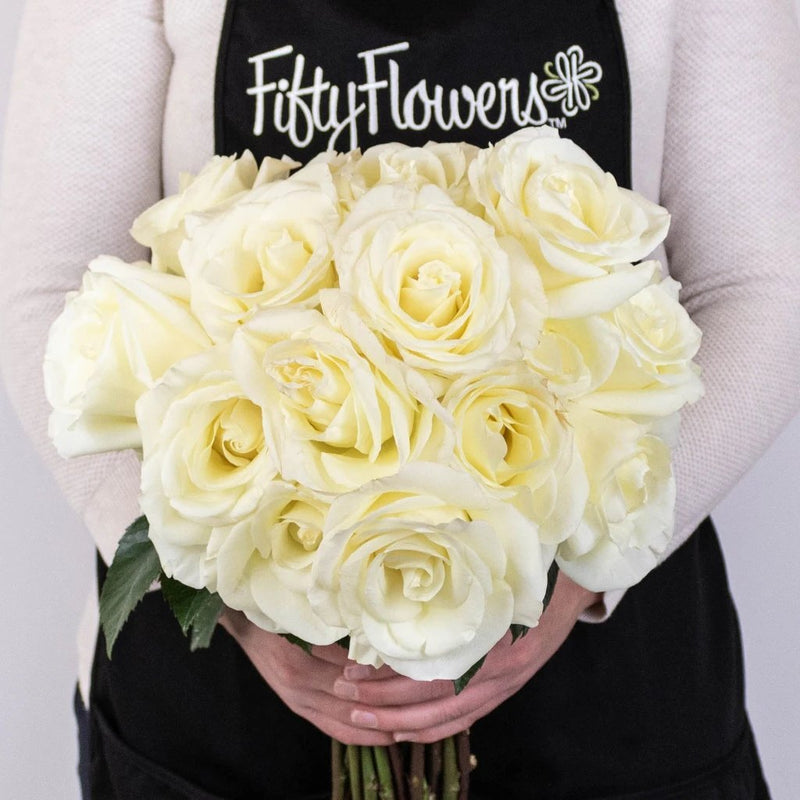 Nieve Ivory Roses in Hand