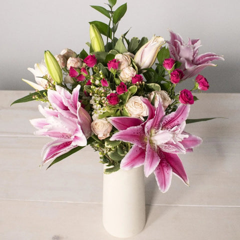 Lily Pink Wholesale Flower In a vase