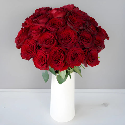 Red Heart Garden Wholesale Roses In a vase