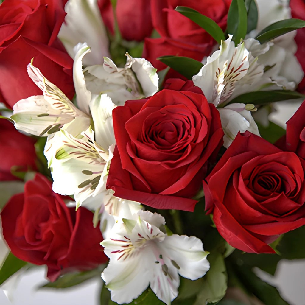 Buy Wholesale Dozen Red Rose Centerpieces in Bulk - FiftyFlowers