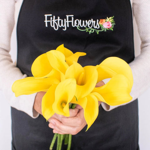 Yellow Golden Calla Lily Flower Bunch in Hand
